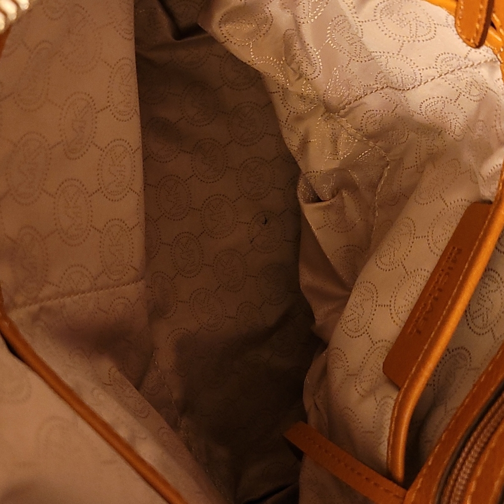 Authentic. Vintage. MICHAEL Michael Kors Brown Distressed Leather Bag - Picture 8 of 14